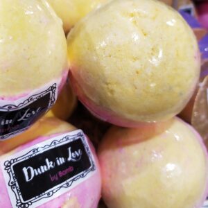 WATERCOLOURS BOMBCOSMETICS DUNK IN LOVE